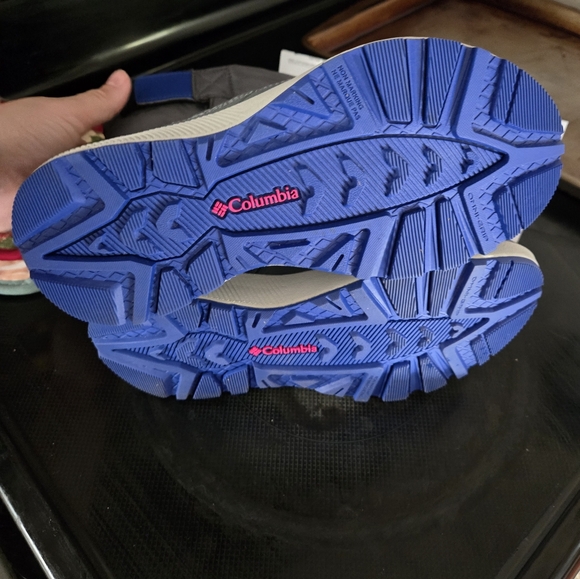 Womans Columbia waterproof snow boots - Picture 3 of 10